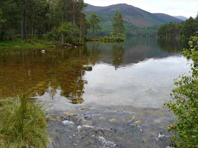 Pohled na jezero Loch Eilein