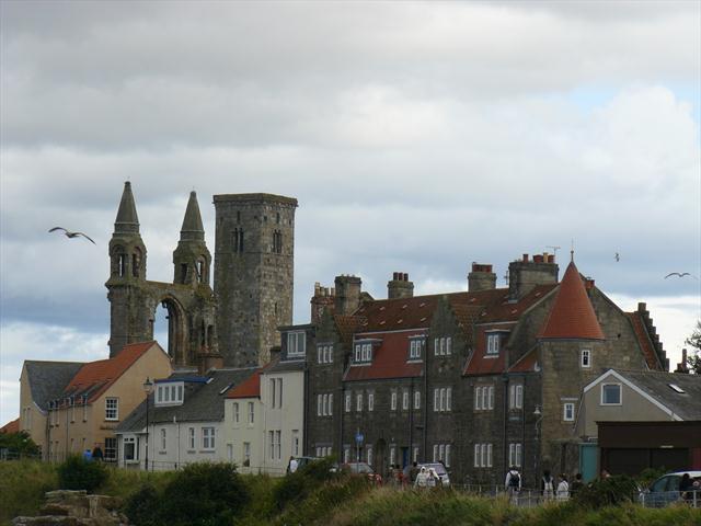 Pozůstatky katedrály a věž