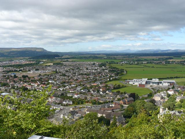 Pohled z monumentu na město Stirling