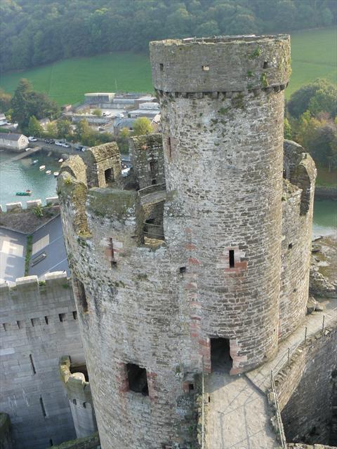 Jedna z věží hradu