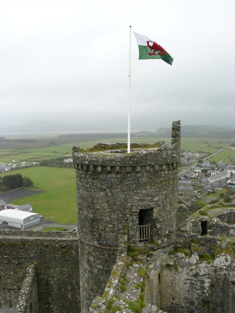 Welšská vlajka na věži